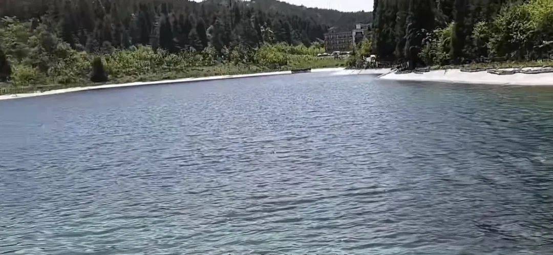 武陵山天池底為304不銹鋼<strong></p>
<p>304不銹鋼</strong>？景區(qū)最新回應:304不銹鋼